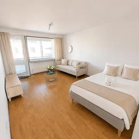 A Gem In The Heart Of The City, With A Balcony, For 5 People, Ideal For Remote Work